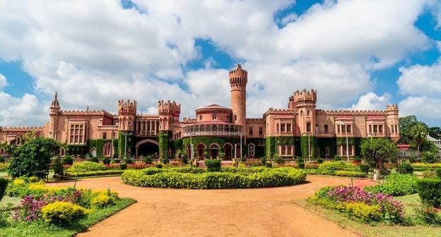 Bengaluru, the capital of Karnataka, is known as the “Garden City of India” and a major technology hub. The city offers a mix of modern lifestyle, green parks, and historic landmarks. Popular attractions include the beautiful Lalbagh Botanical Garden, the scenic Cubbon Park, the grand Bangalore Palace, and the impressive Vidhana Soudha. With its pleasant climate, shopping streets, and vibrant food culture, Bengaluru is a perfect start to explore Karnataka.